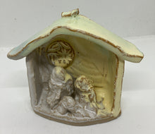 Load image into Gallery viewer, Crèche with a varied color glaze
